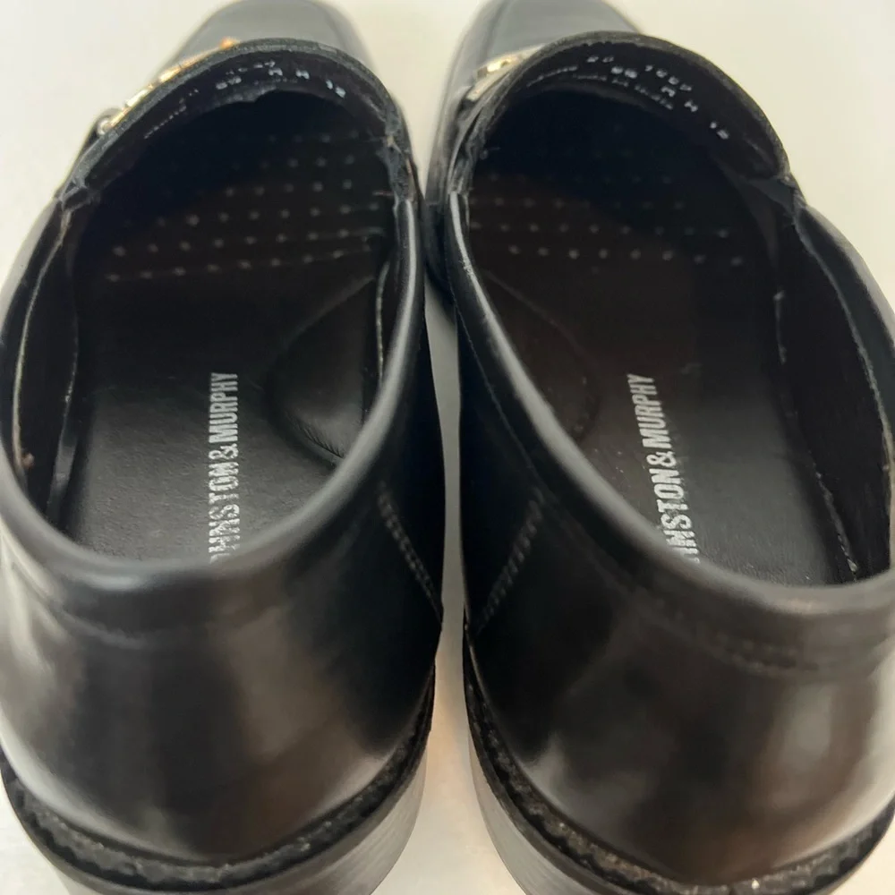 Johnston & Murphy size 9 1/2 Black Leather Slip On Mens Loafers